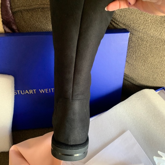 Authentic STUART WEITZMAN SOFT Genuine Shearling 10"H cozy boots - Picture 5 of 15
